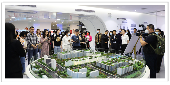 “未来已来·高质量发展看广东”网络主题活动走进开云online(中国)光电.png